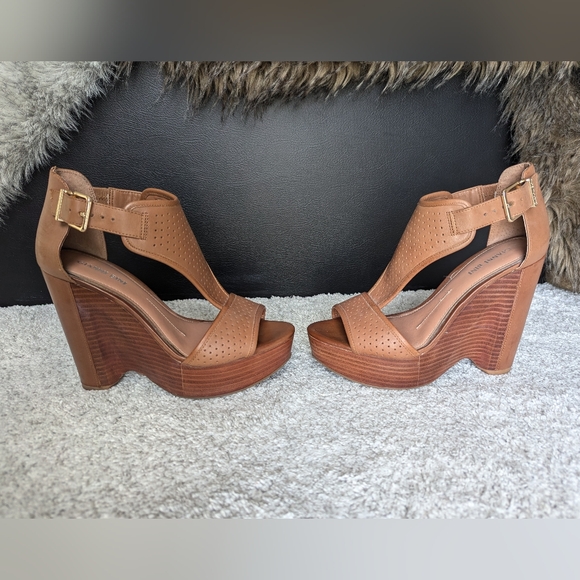 Gianni Bini Leather Wedges - Picture 3 of 8
